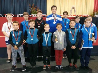 Hat szumós érem Dorogról borítóképe