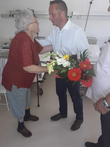 Joli néni 90 köszöntés 