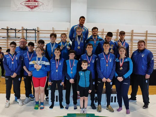 '18 érmet szereztek a Centrum SE birkózói az év első szumó versenyén' cikk borítóképe