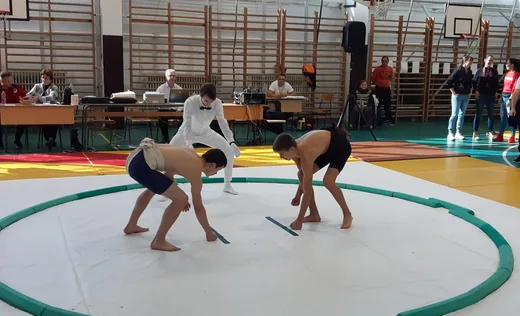 'Sumo Országos Bajnokság Ösküi sportolói' cikk borítóképe