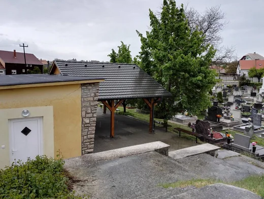 'Elkészült a ravatalozó előtető a temetőben' cikk borítóképe