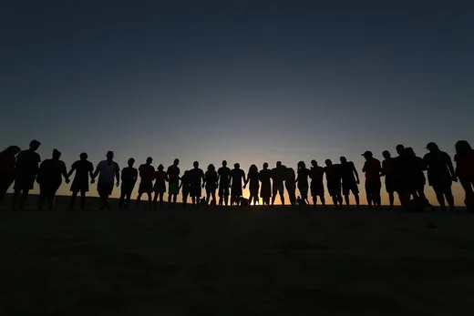 'TESTVÉRI KAPCSOLATOK' cikk borítóképe